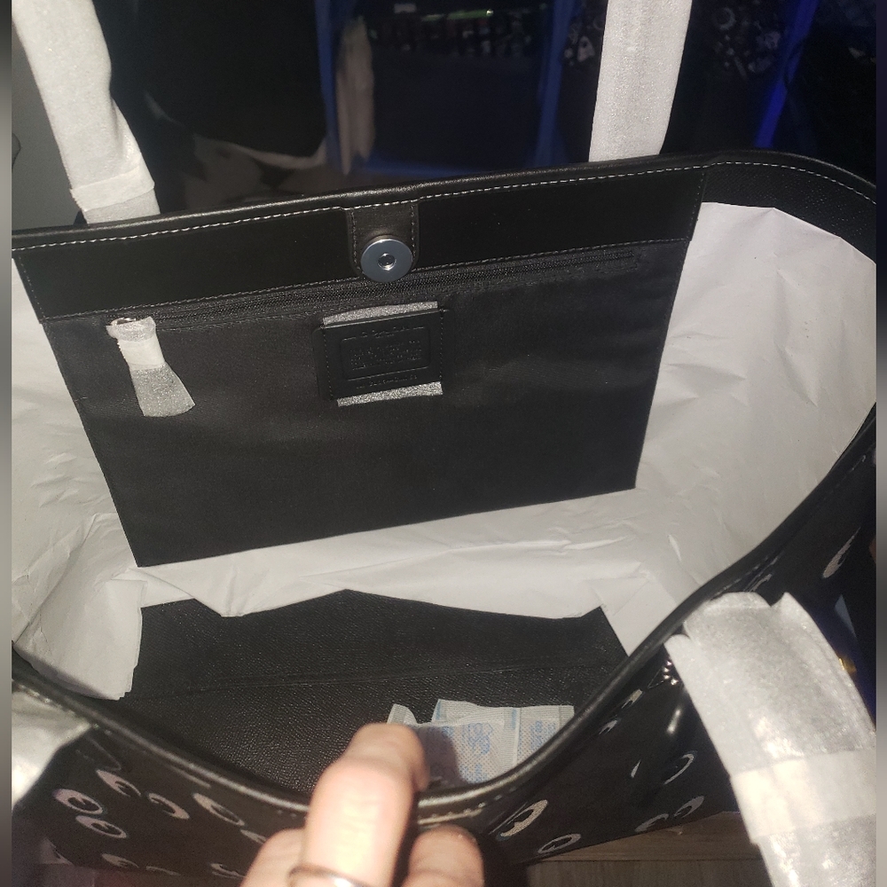 Coach Bag - Picture 2 of 7